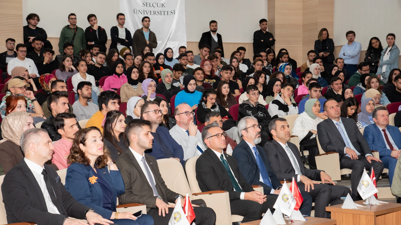 Başkan Altay ve Rektör Prof. Dr. Aksoy, öğrencilerle buluştu